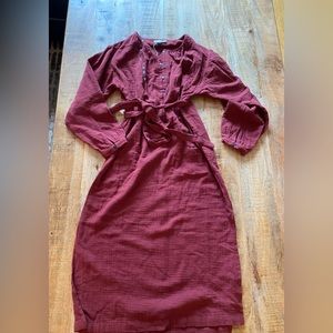 Dark burgundy Henley style cotton dress Universal Thread belted buttons slit NEW